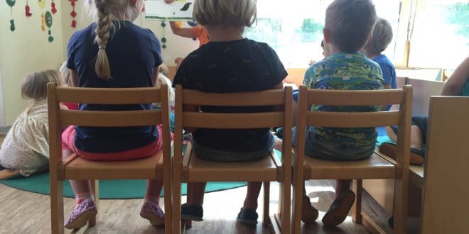 Zwillinge im Kindergarten trennen