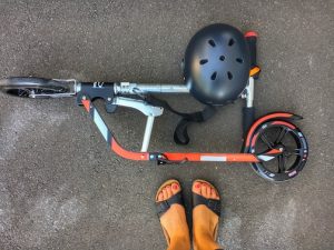 Gewinne einen HUDORA BigWheel Scooter mit Helm, Schloss und Licht