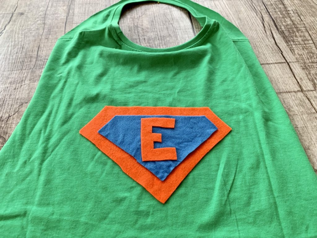 Superheld Umhang aus altem Shirt ohne nähen in 10 Minuten Upcycling