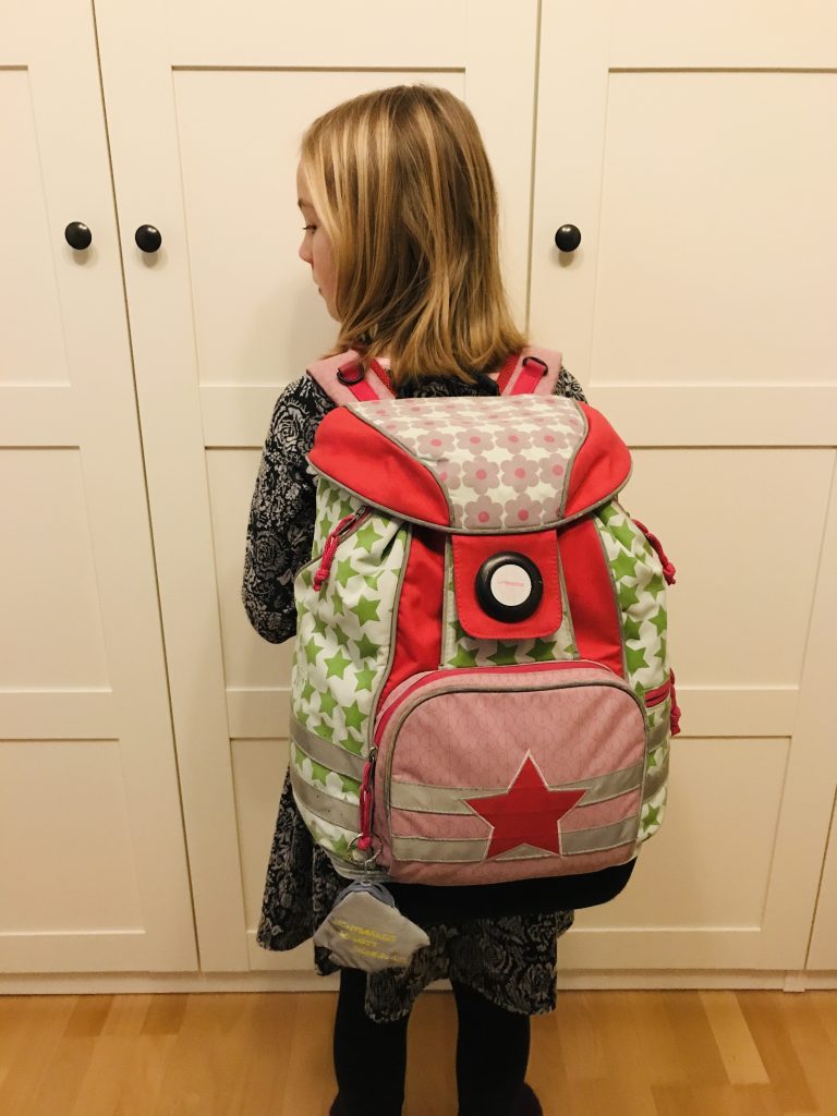 Schultaschenvergleich: Mütter von Schulkindern berichten ihre Erfahrungen mit ihrer Schultasche