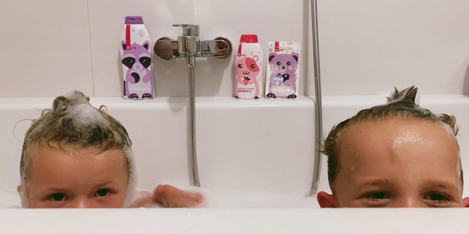 BI KIDS Badewanne Körperpflege mit Kindern